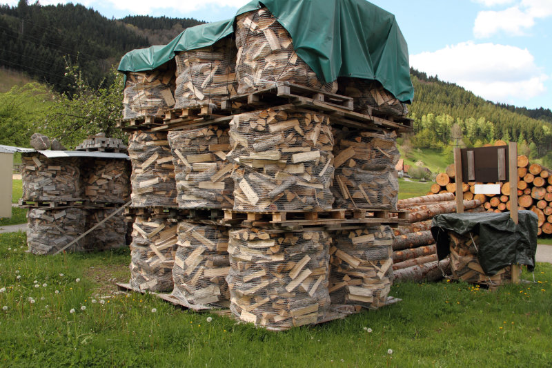 La conservation du bois de chauffage dans un endroit sec et aéré